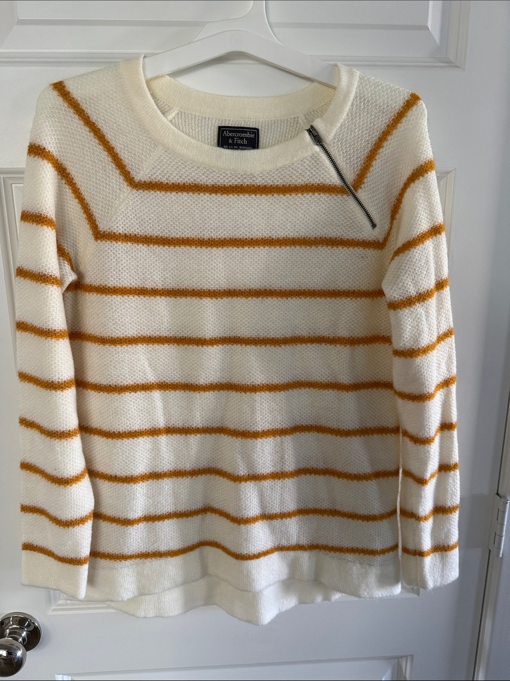 Abercrombie & Fitch Cream Sweater with Mustard Stripe Shoulder Zip m medium fall